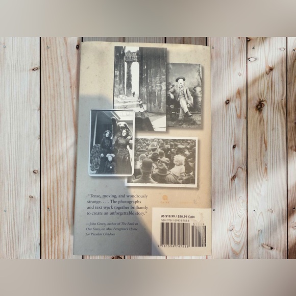 Library of Souls by Ransom Riggs - Picture 2 of 3